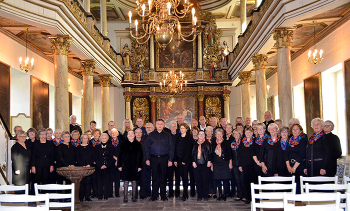 60 sangere fra fire kor gav publikum en stor oplevelse i Gråsten Slotskirke. Foto Tove Hansen