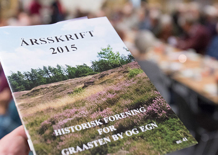 Årsskriftet blev uddelt mandag aften i Ahlmannsparken til medlemmer af Historisk Forening. Foto Søren Gülck