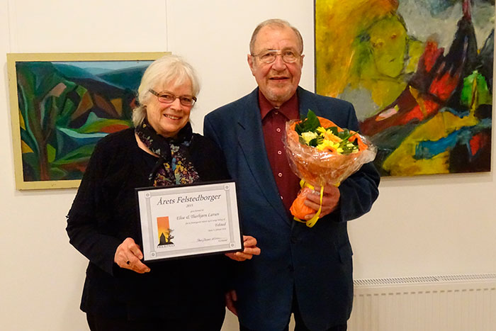 Elise og Thorbjørn Larsen fik overrakt prisen som Årets Felstedborger.