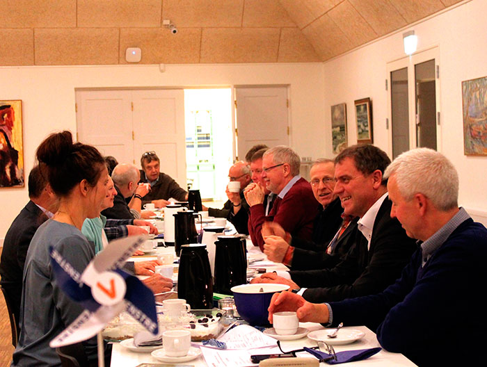 Forsamlingen diskuterede livligt den aktuelle politiske situation. Foto Johanne Rønn Olesen 