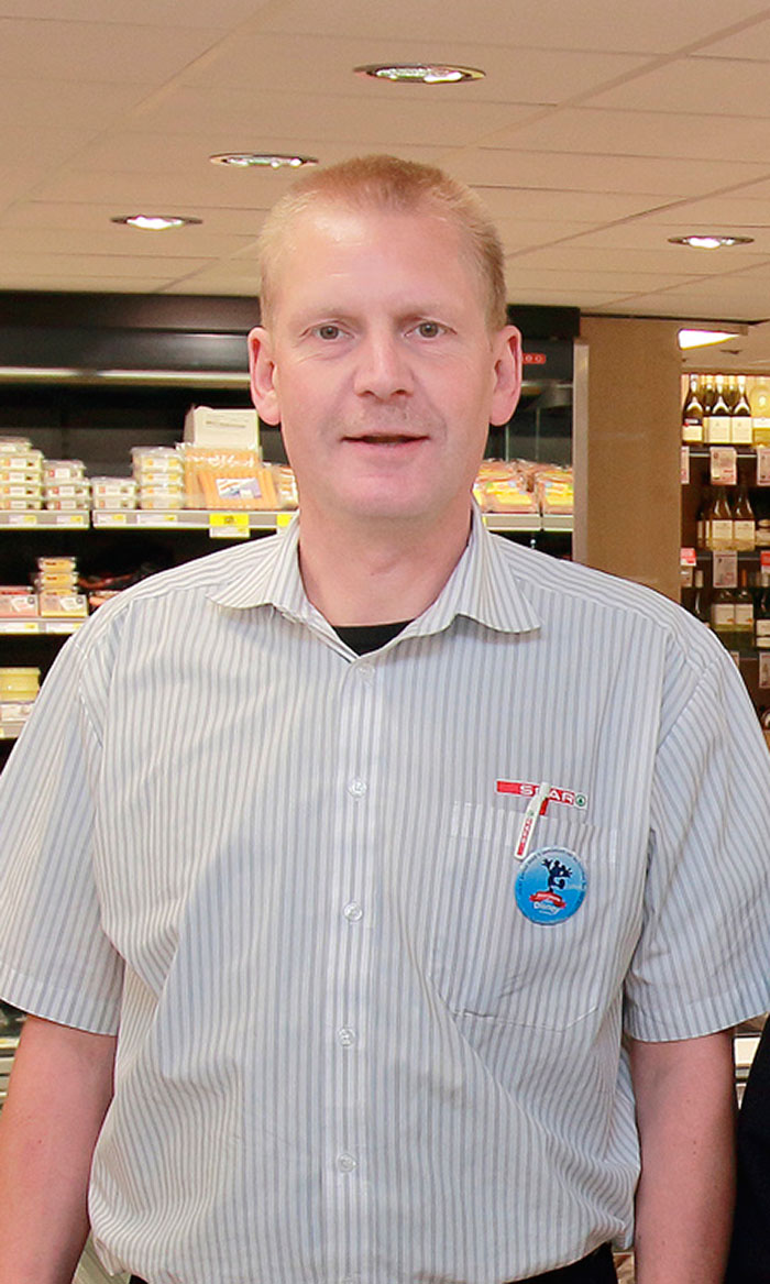 Købmand Jan Andersen drejer nøglen rundt på Spar-butikken i Gråsten. Arkivfoto