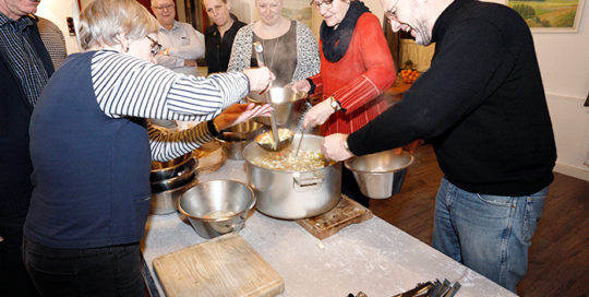Fællesning er blevet populært i Felsted Forsamlingslokaler. Fotos Jimmy Christensen