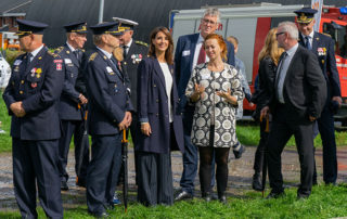 Maria Karolini, projektchef hos Brandkadetter i Danmark, fortæller Prinsesse Marie om ungdomsarbejdet. Foto Lene Neumann Jepsen