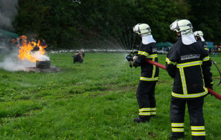 Brandkadetter fra Nordsjælland i gang med at slukke en brand. Foto Lene Neumann Jepsen