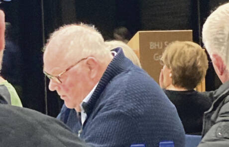 Ole Hansen er utilfreds med ikke at have fået lov til at indrette sin ejendom Slotsgade 1 til boligformål, da han mener at have været i god tro, da han købte ejendommen, og afslaget på bolig har udløst et § 14 forbud, der betyder, kommunen skal lave en lokalplan.