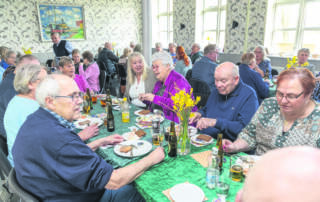 Stemningen var i top, da Egernsund Seniorer holdt forårsfest. Foto Søren Gülck