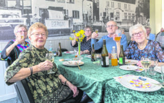Stemningen var i top, da Egernsund Seniorer holdt forårsfest. Foto Søren Gülck