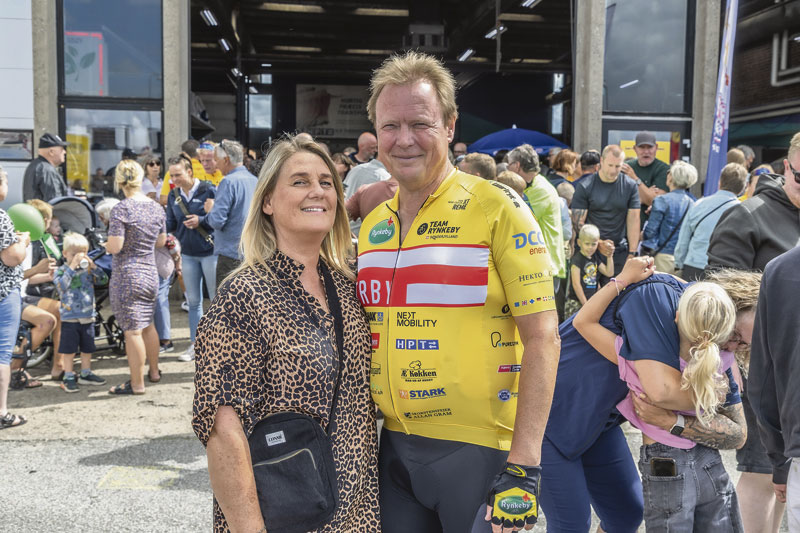Jesper Thomsen ses her med sin kone, Tina Slot, forud for cykelturen til Padborg. Foto Søren Gülck