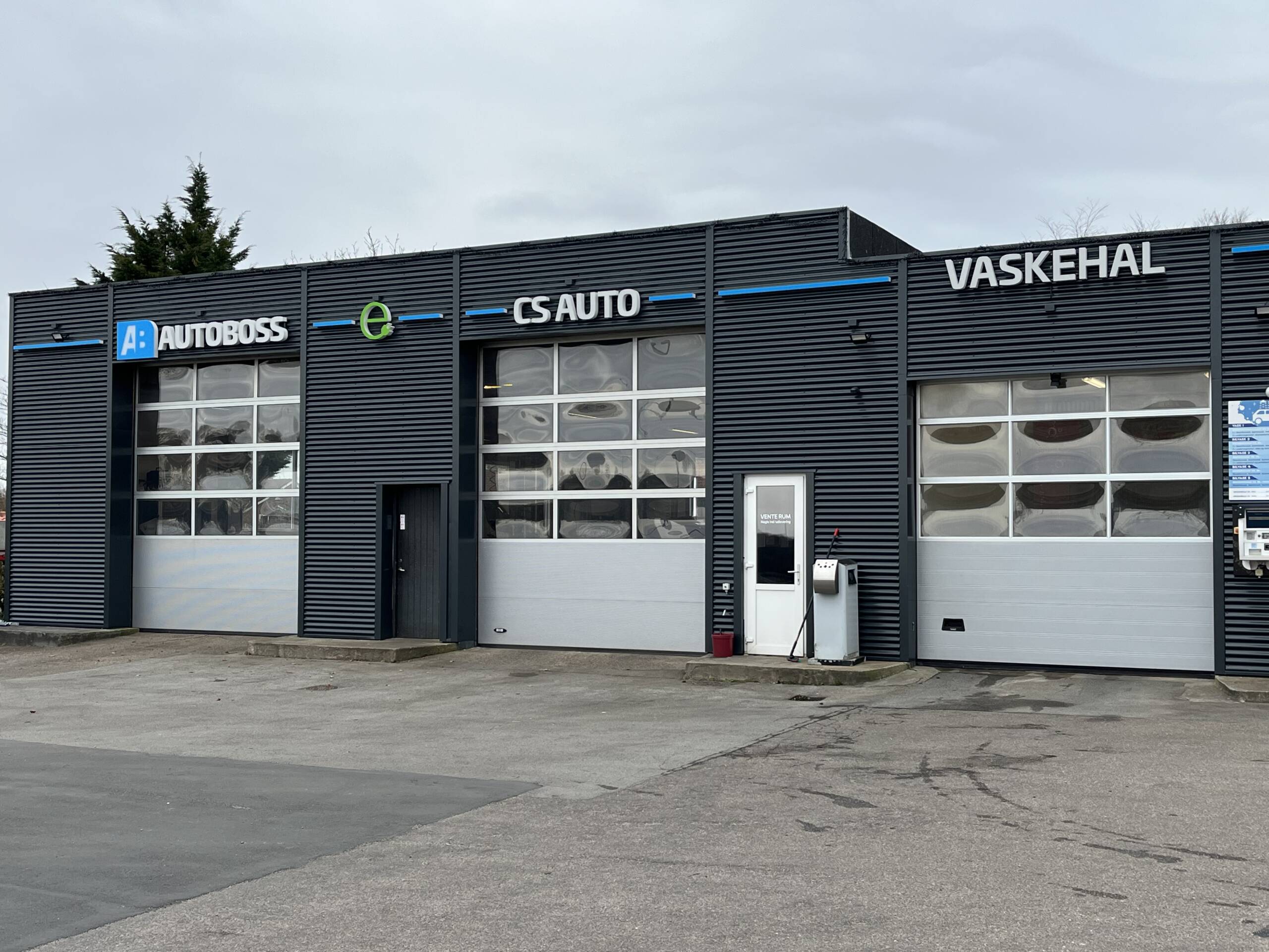 CS Auto Autoboss billede 3 med vaskehal til baggrund til annonce