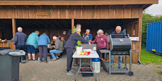 Grillmester Konrad sørgede for grillpølserne