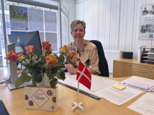 Vivienne Steffensen fejrede forleden 10-års jubilæum som sagsbehandler hos stats. ejendomsmægler Kjeld Faaborg. Foto Tobias Thomsen Dall