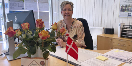 Vivienne Steffensen fejrede forleden 10-års jubilæum som sagsbehandler hos stats. ejendomsmægler Kjeld Faaborg. Foto Tobias Thomsen Dall