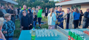 Indvielsen blev fejret med tale, kage og rundvisning af elever. Det var en dejlig og festlig eftermiddag, hvor mange glade gæster kom forbi til et stykke kage og en rundvisning.