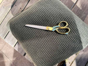 Indvielsen blev fejret med tale, kage og rundvisning af elever. Det var en dejlig og festlig eftermiddag, hvor mange glade gæster kom forbi til et stykke kage og en rundvisning.