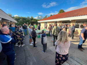 Indvielsen blev fejret med tale, kage og rundvisning af elever. Det var en dejlig og festlig eftermiddag, hvor mange glade gæster kom forbi til et stykke kage og en rundvisning.