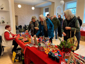 66-årige Else Sørensen fra Bov havde en stand med kreative ting, som hun starter med at lave i juli måned. Foto Helle Hockerup