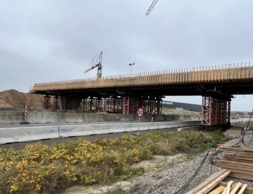 Den nye motorvejsbro tager form