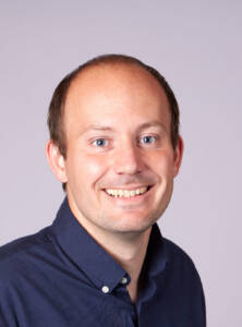 Niels Benjamin Sørensen fra Danmarksdemokraterne har fået et godt valg, men spørgsmålet er, hvad han kan bruge det til, for partiet blev som det første sat uden for døren, da det på forhånd havde bebudet ikke at ville pege på en rød borgmester.