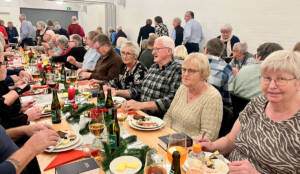 Festlig julefrokost i Kværs. Foto Rolf Hattesen
