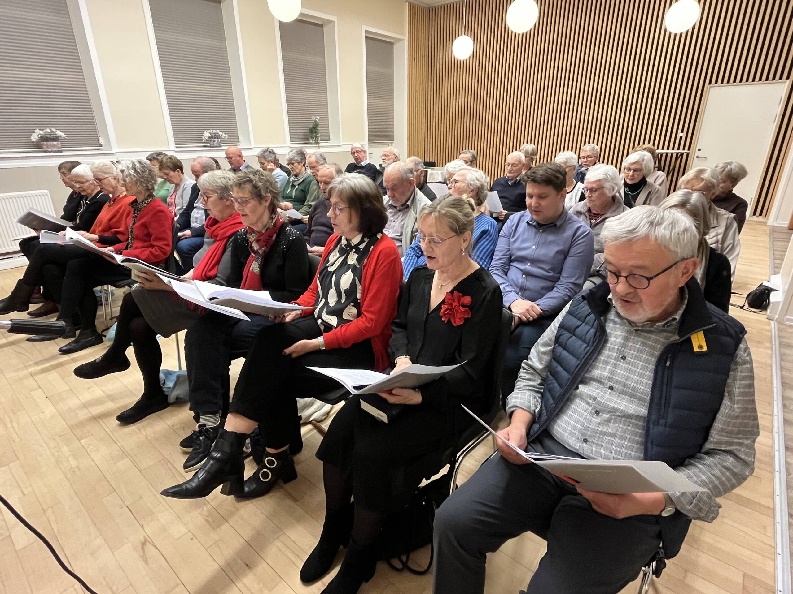 Billede 3 Fællessang i julens lys på Kollundhus 09.1 2.2025