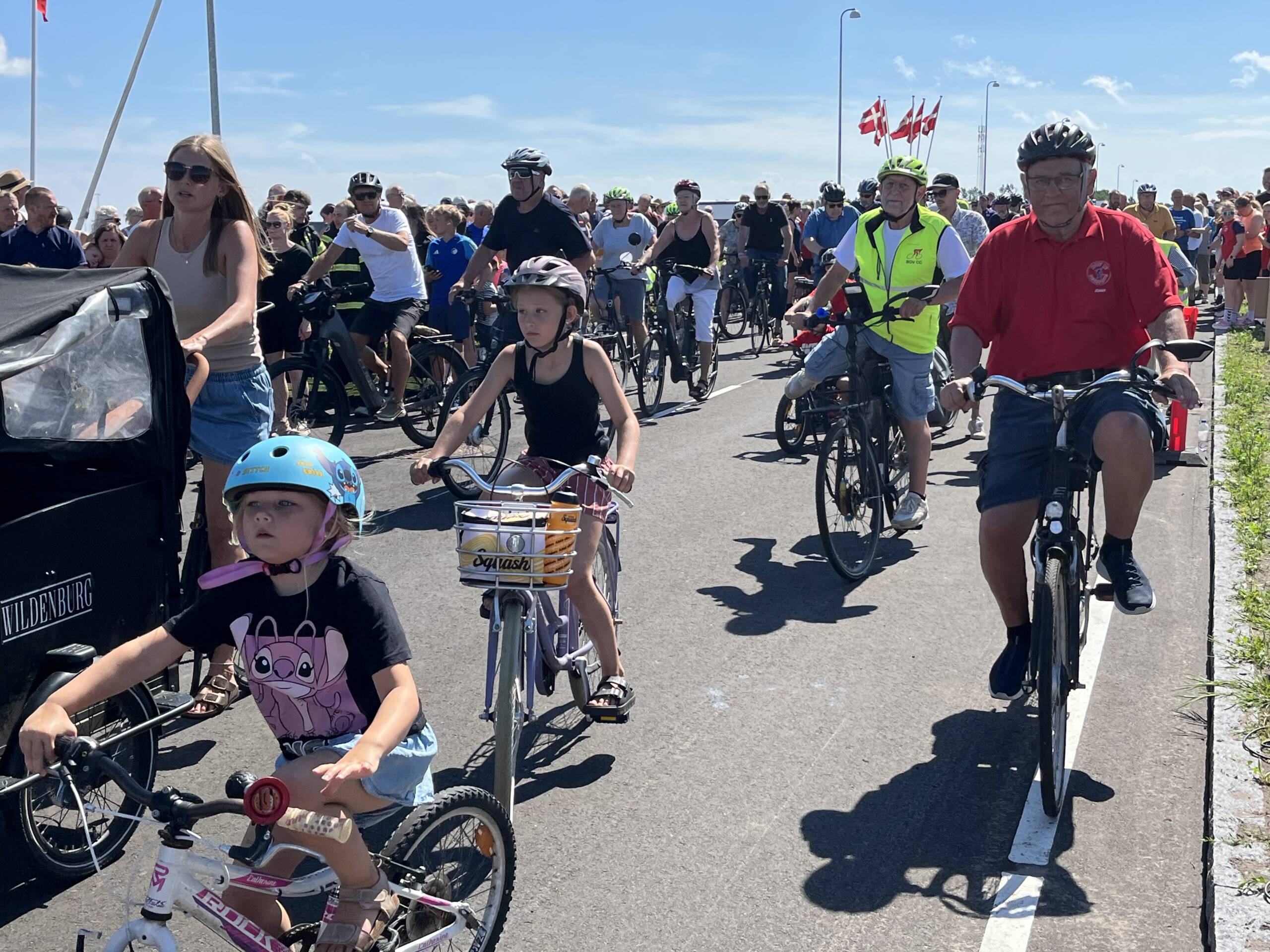 Billede 5 Indvielse af ny motorvejsbro i Padborg 28.06.2026 Broløbet startede med at cyklisterne blev sendt afsted på ruten. Foto Helle Hockerup