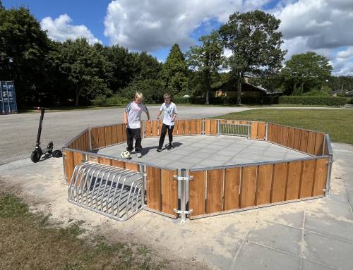Børnene nyder legeområdet i Frøslev-Padborg Fritidspark