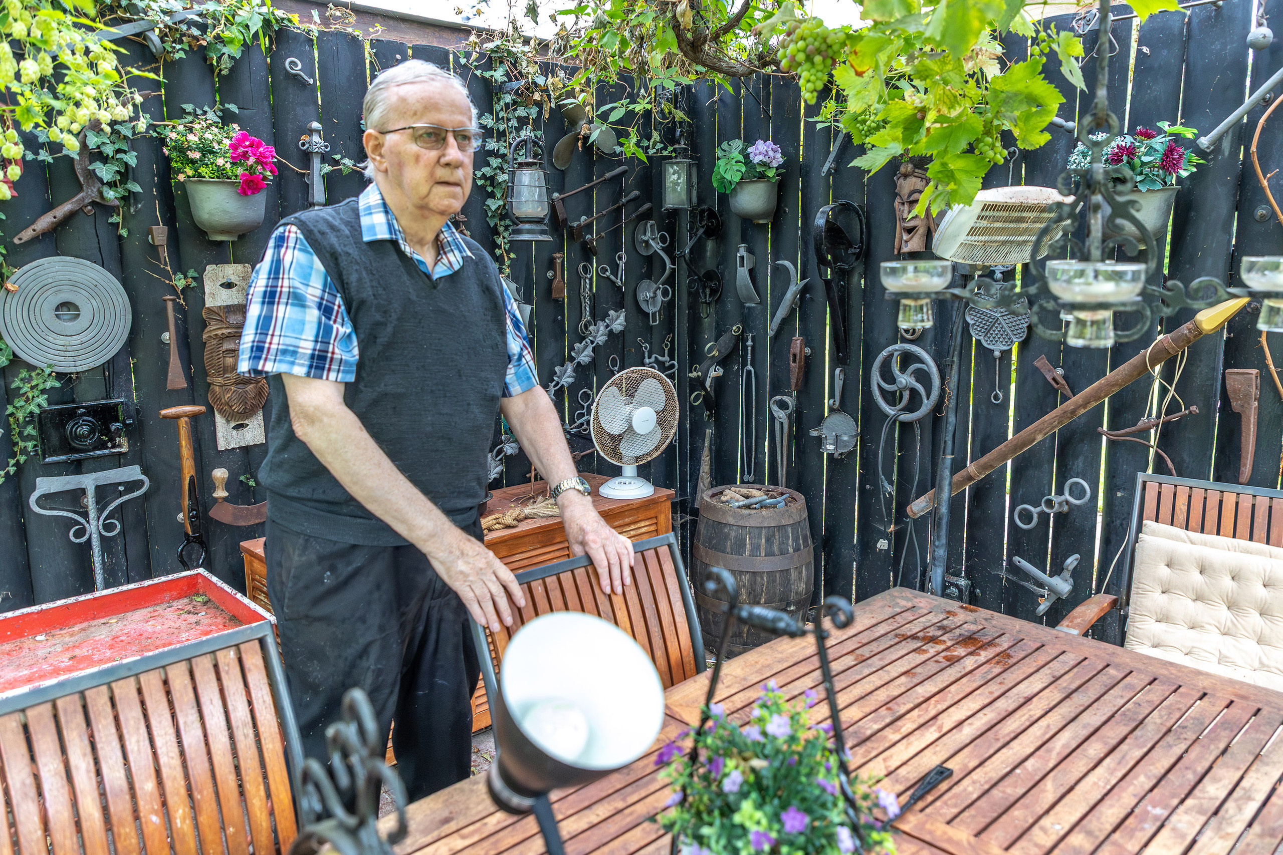 Alberts samlergen har fyldt hjemmet med Gråstens historie