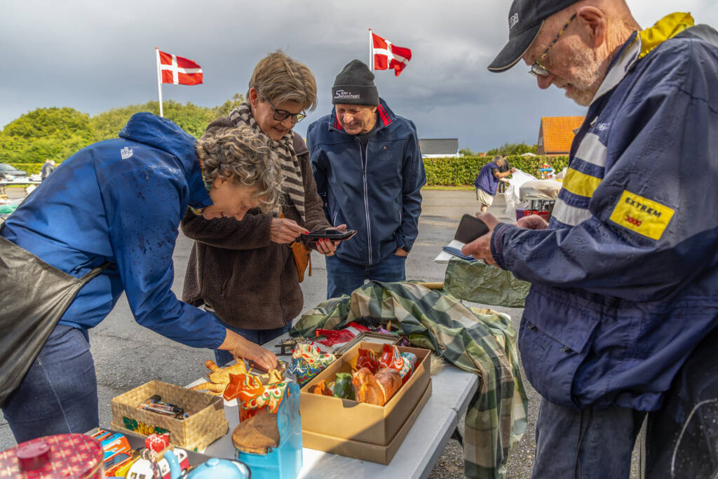 Loppemarked i Egernsund trods regnbyger (1)