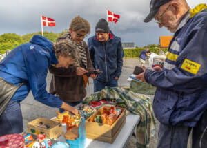 Loppemarked i Egernsund trods regnbyger (1)