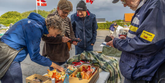 Loppemarked i Egernsund trods regnbyger (1)