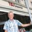 Jan Hansen foran Tøjeksperten i Gråsten