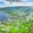 Fjordbygden Leikanger i Norge set fra luften