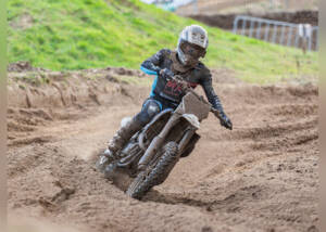 Motocrossrytter Nicolai Skovbjerg fra Padborg i et sving på en sandbane