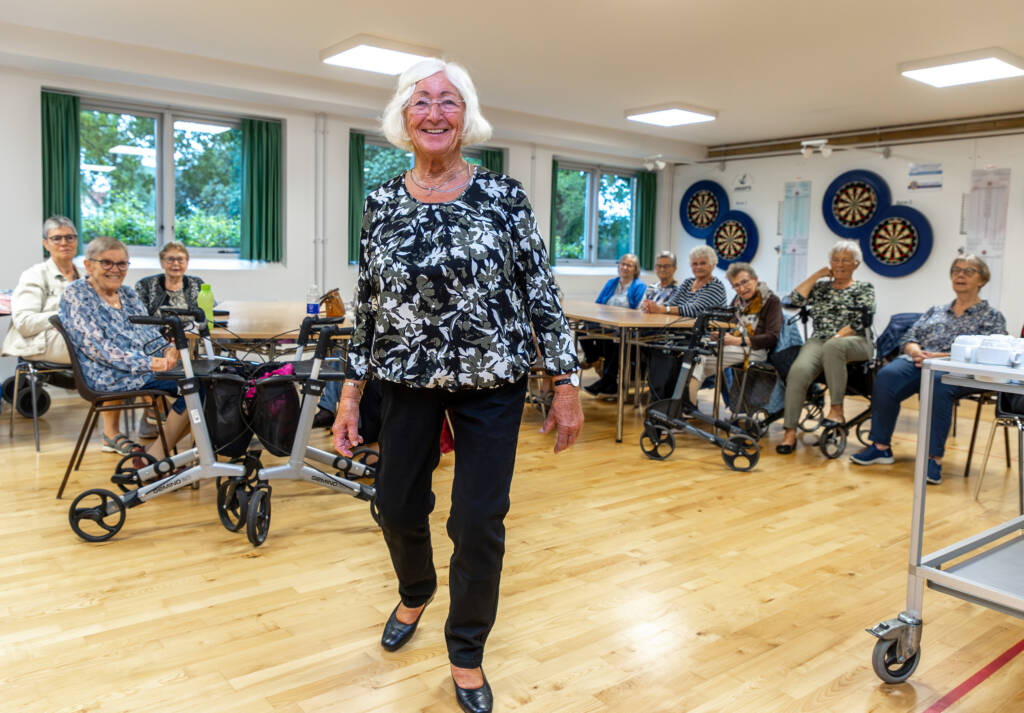 Modeopvisning for pensionister i Ahlmannsparken i Gråsten (1)