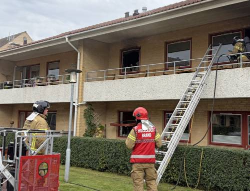 Tre på skadestuen efter voldsom brand